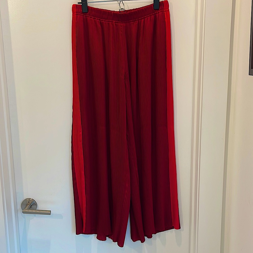 Golden TNA aritizia read pleated satin culottes